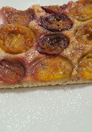 Сливовий пиріг з корицею і орегано