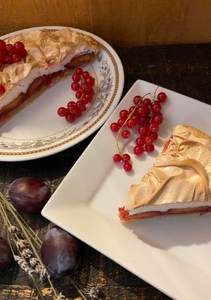 Сливовий пиріг з меренгою