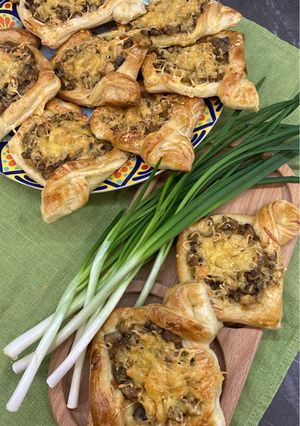 Слойки з куркою та грибами ‍