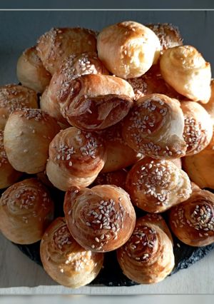 Слойки з сиром на листково-дріжджовому тісті