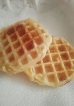 Слойки з яблуками в вафельниці