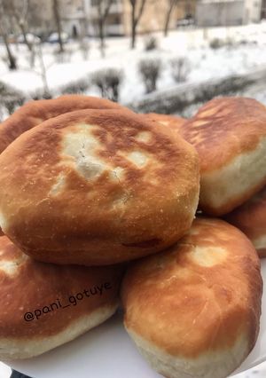 Смажені пиріжки з горохом