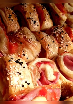 Слойки з шинкою і сиром моцарела