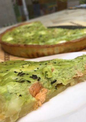 Тарт з червоною рибою та авокадо