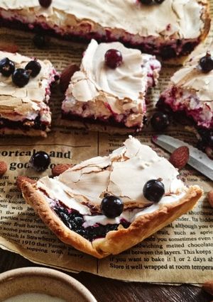 Тарт зі смородиною та меренгою