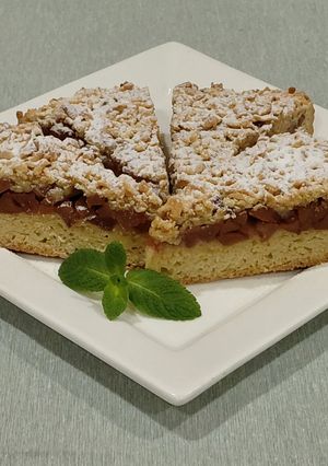 Тертий пиріг на маргарині з грушевим варенням