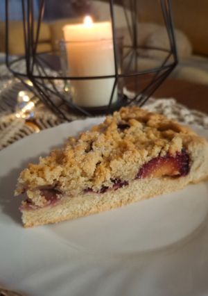 Тертий пиріг з фруктами