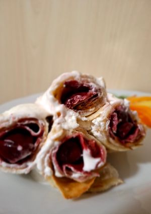 Торт з млинців з вишнями