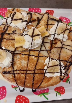 Торт з млинців з творогом і фруктами