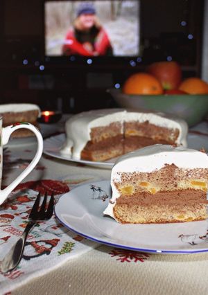 Торт мигдалевий з персиками