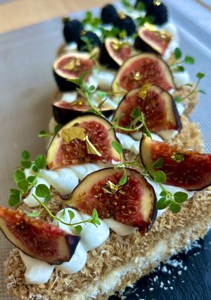 Тістечка тірамісу з інжиром та ожиною