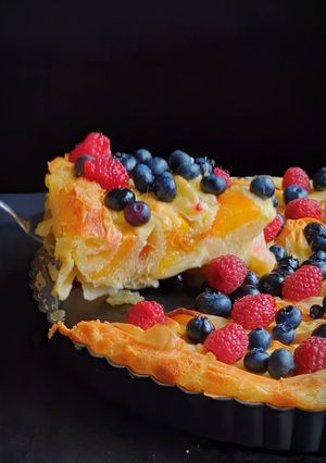 Філо пиріг із сезонними ягодами та фруктами