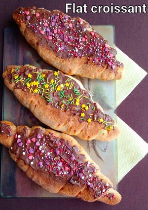 Флет(плоскі) круасани з шоколадом
