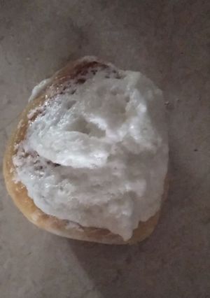 Французькі булочки з білковим кремом