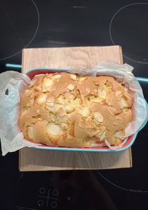 Шарлотка з грушею