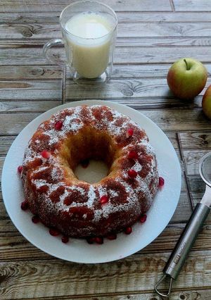 Шарлотка з яблуками на молоці