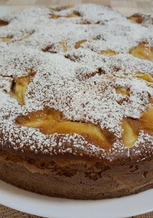 Шарлотка з яблуками на кефірі