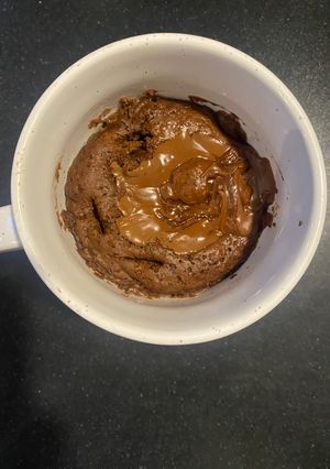 Шоколадний кекс у чашці