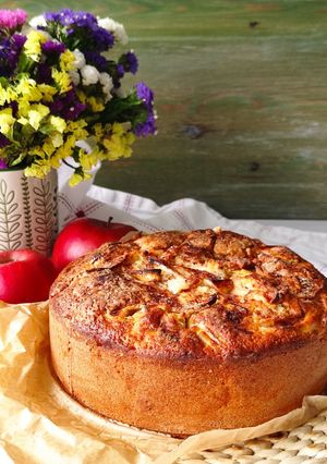 Швидкий пиріг з яблуками на кефірі