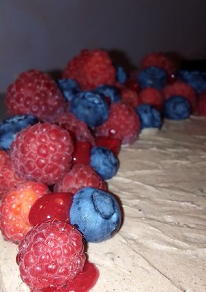 Шоколадний тортик з ягодами