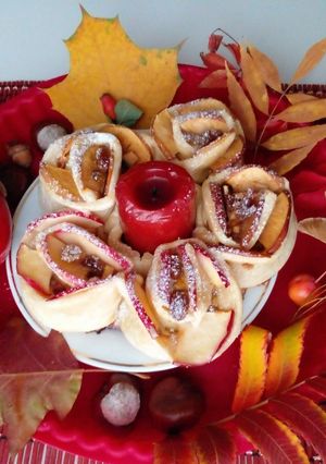 Штрудель з листкового тіста з яблуками 