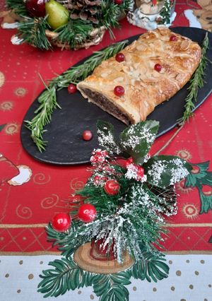 Штрудель з ізюмом та горіхами