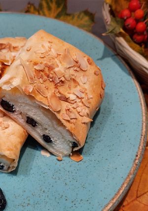 Штрудель з сиром та родзинками