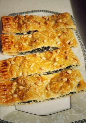 Шпинатний пиріг з сулугуні