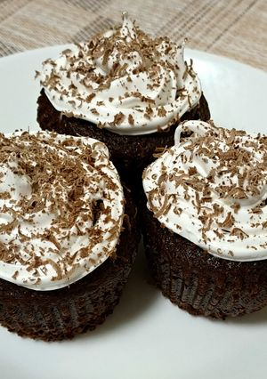 Шоколадні кекси з вершковим кремом