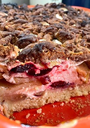 Яблучний пляцок з сливами