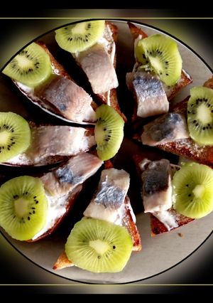 Гріночки з оселедцем і ківі