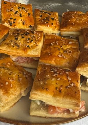 Закуска з листкового тіста та лосося