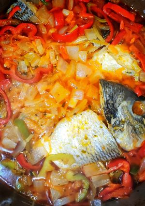 Дорадо тушкований з овочами у мультиварці