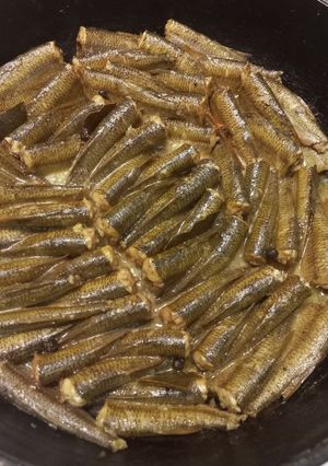 Домашні шпроти з річкової рибки
