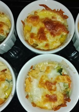 Жульєн з червоною рибою та броколі