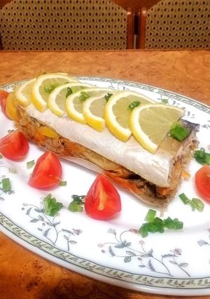 Запечена скумбрія з печерицями та морквою