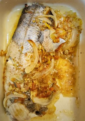 Запечена форель тушкою з лимоном і овочами