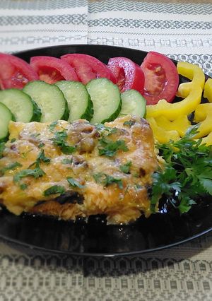 Запечений лосось з грибами