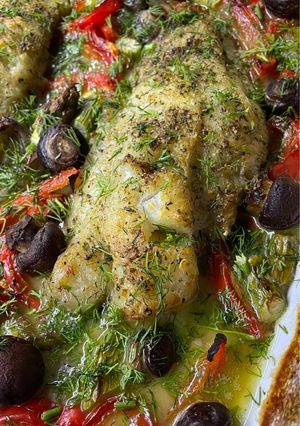 Запечений окунь з овочами