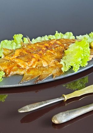 Камбала на грилі