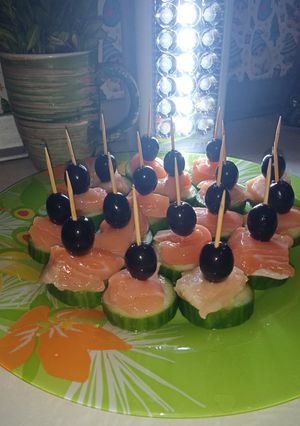 Канапешки с красной рыбкой