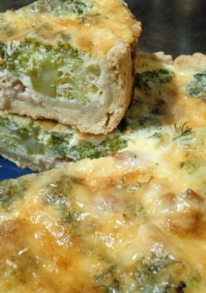Киш с тунцом и брокколи