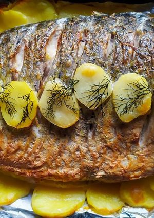 Карп в духовке с картошкой