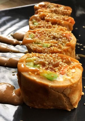 Корисний рол з червоною рибою та крем сиром