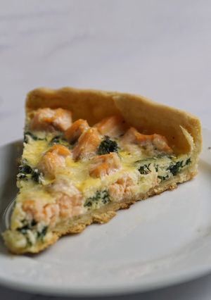 Кіш з лососем і шпинатом