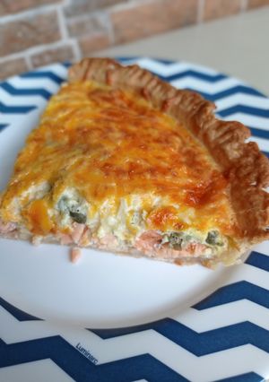 Кіш з лососем і каперсами