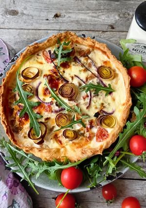 Кіш з тунцем