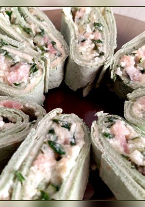 Лаваш з оселедцем, плавленим сиром,огірком і картопляним пюре