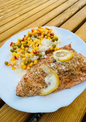 Лосось запечений у духовці з рисом