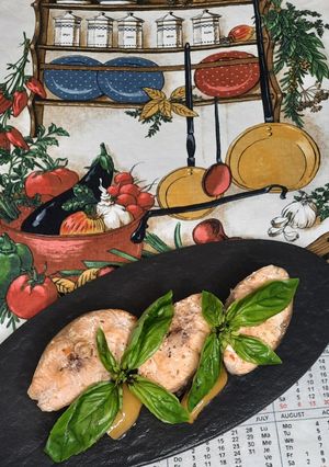 Лосось з яблуками в рукаві